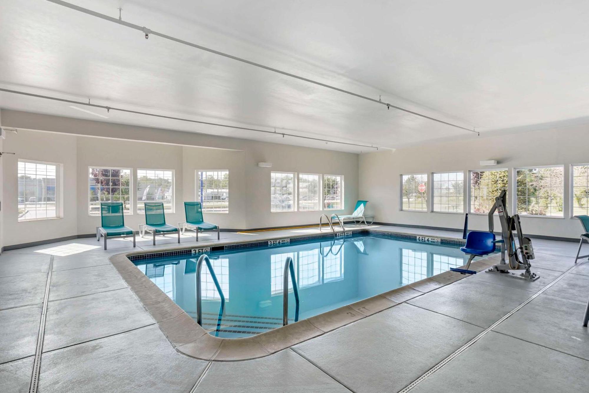 Comfort Inn & Suites Harrisburg-Hershey North 외부 사진