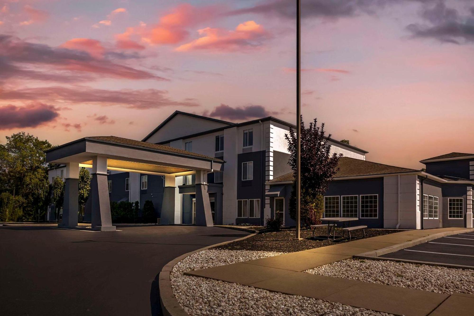 Comfort Inn & Suites Harrisburg-Hershey North 외부 사진